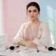تغییر معیارهای زیبایی در گذر زمان؛ مقایسه آرایش کلاسیک و مدرن با فینیش پوست متفاوت و ابروهای طبیعی