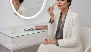 هماهنگی میکاپ با اکسسوری با تمرکز بر تعادل درخشش و انتخاب رنگ در کنار زیورآلات، عینک و کیف