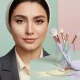 نمای نزدیک از چهره با مقایسه آرایش طبیعی و آرایش سنگین برای نشان دادن اشتباهات آرایشی که صورت را خسته و سن را بیشتر نشان می دهد