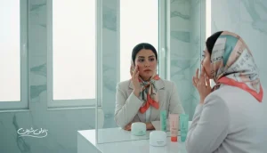 به هم ریختگی پوست با نشانه های قرمزی و جوش ریز در کنار محصولات روتین ساده؛ تصویر مرتبط با علت به هم ریختگی پوست و اصلاح مرحله ای