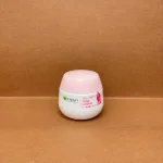کرم آبرسان گل رز گارنیر